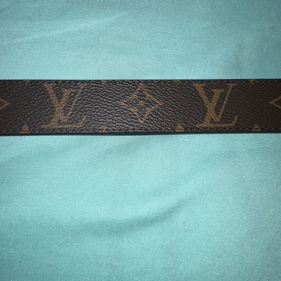 Size 95/ 38 women’s LV Initiales 30mm Reversible Belt. - Picture 2 of 5